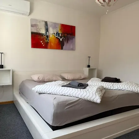 Oskar & Ella Apartment *