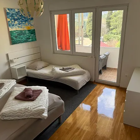 Oskar & Ella Apartment