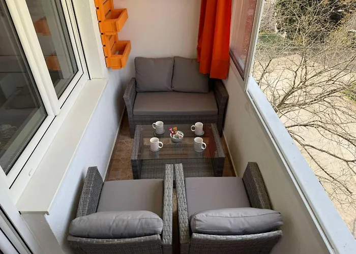 Oskar & Ella Apartment