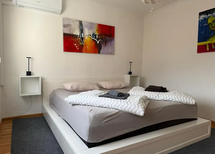 Oskar & Ella Apartment *