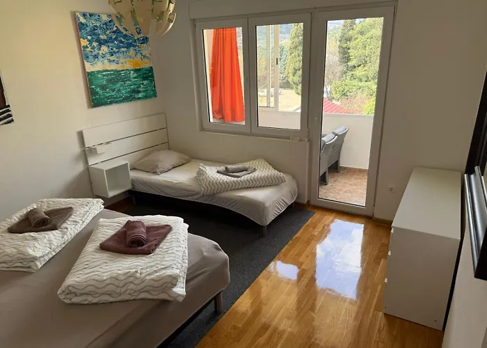 Oskar & Ella Apartment